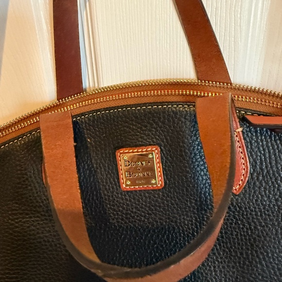 Dooney and Bourke Elegant Black and Brown Leather Handbag - Picture 2 of 10
